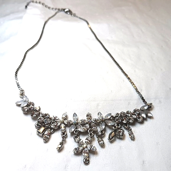 Costume Jewelry 18" Necklace White Clear Floral - Picture 3 of 11